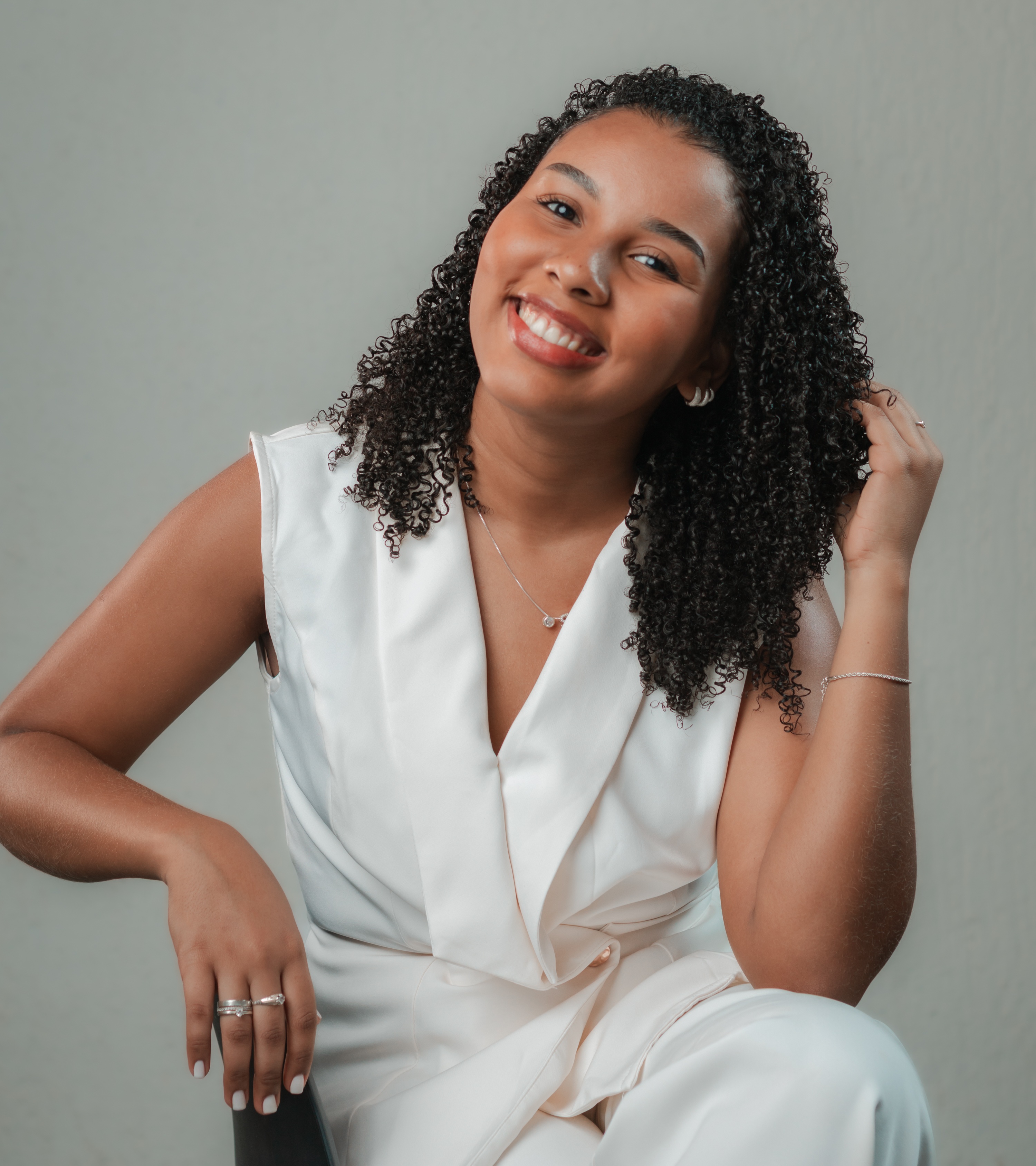 Samira, especialista em design de olhar e extensão de cílios